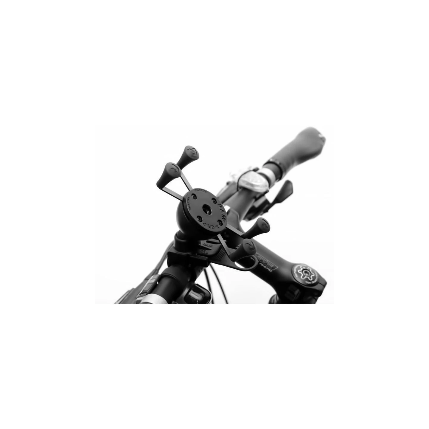 EZ-Strap handlebar mount with X-Grip clamp for smartphones up to 82.6 mm wide - direct connection